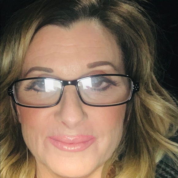 Meet your Posher, Rachelle - Picture 2 of 3